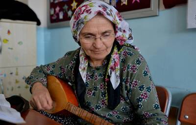 BAĞLAMA KURSLARI DEVAM EDİYOR